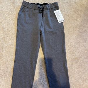 NWT Lululemon on the fly 7/8 pant size 6 gray